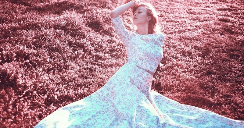 Mode féminine : le retour des robes longues qui affolent les tendances
